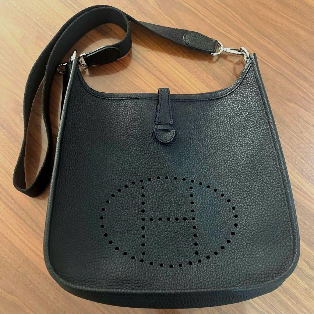 Hロゴ Hパンチング ショルダーバッグ　ノーブランド