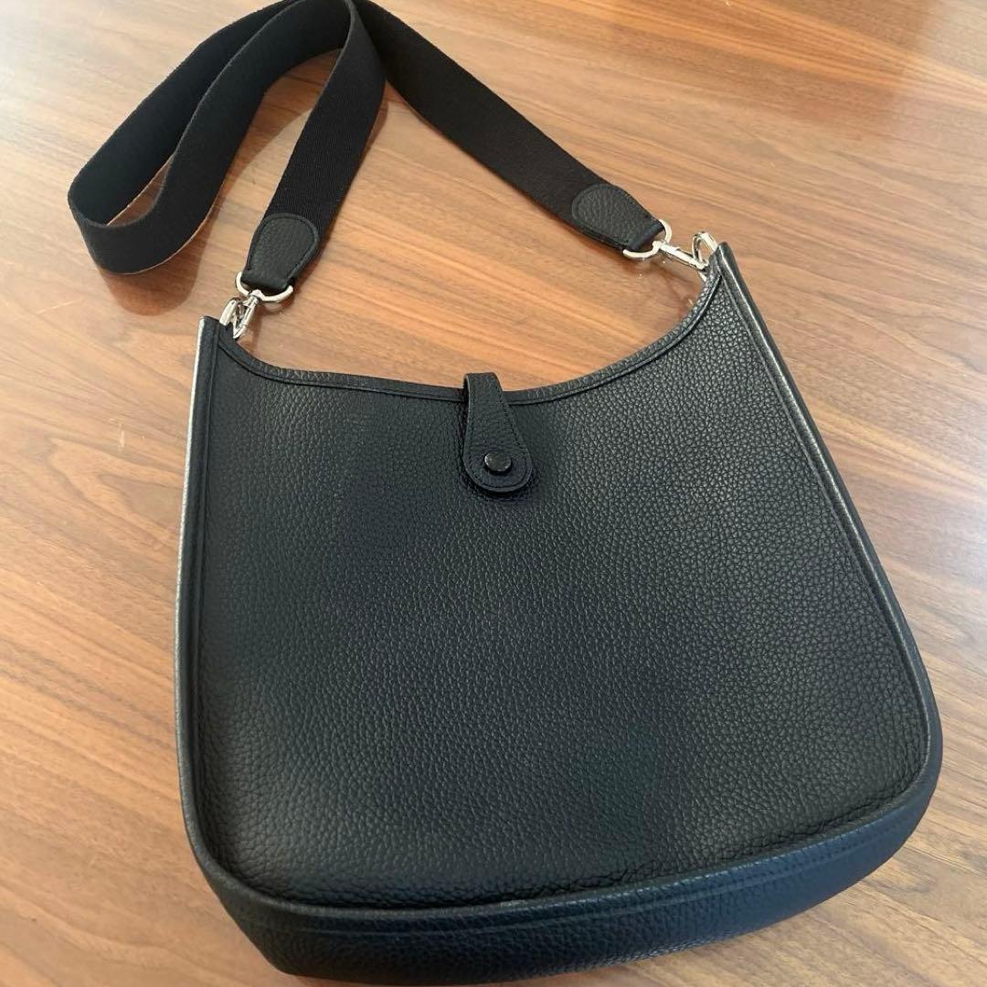 Hロゴ Hパンチング ショルダーバッグ　ノーブランド