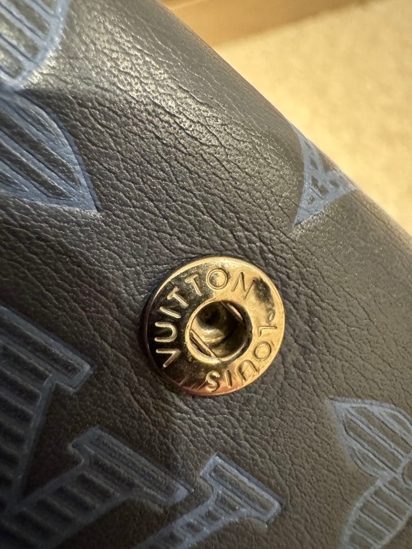 ルイヴィトン ディスカバリーコンパクト モノグラム シャドウ ネイビー 財布