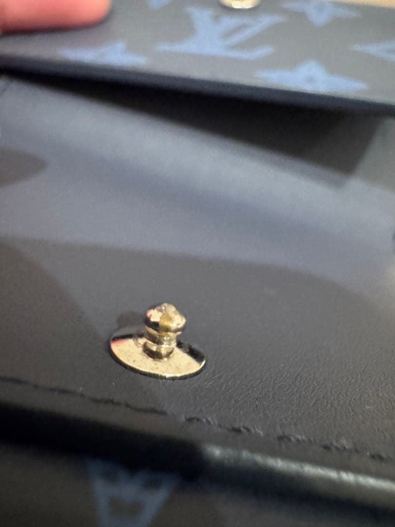 ルイヴィトン ディスカバリーコンパクト モノグラム シャドウ ネイビー 財布