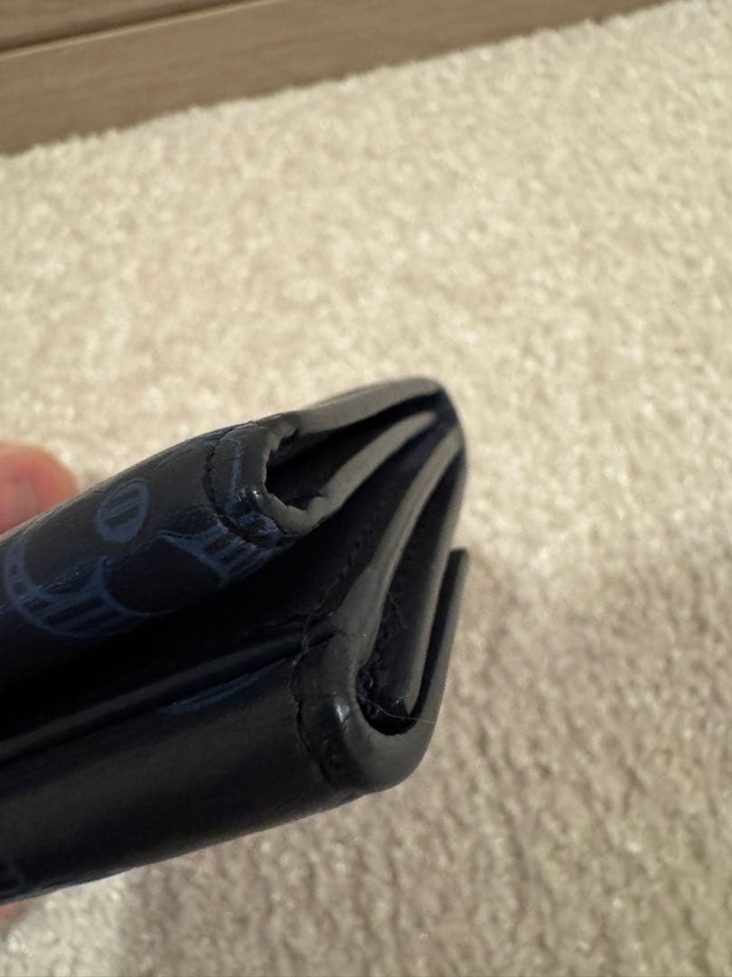 ルイヴィトン ディスカバリーコンパクト モノグラム シャドウ ネイビー 財布