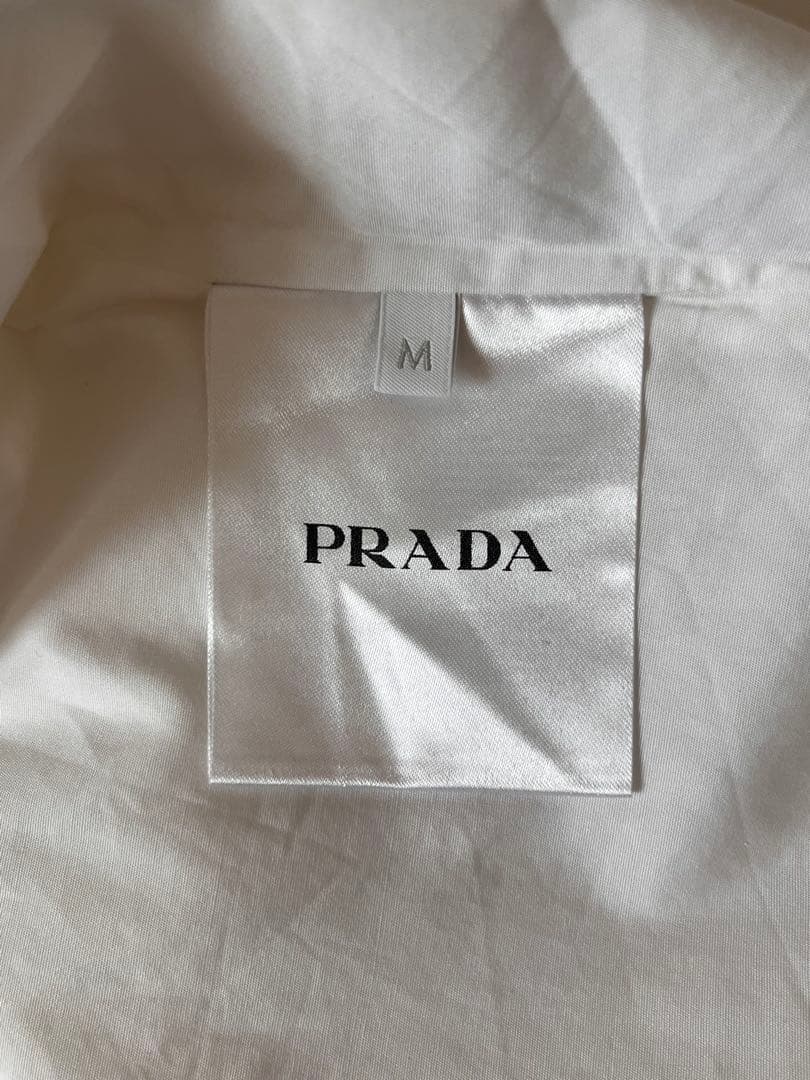 【プラダ】SS25 メンズコレクションノースリーブ　トップス