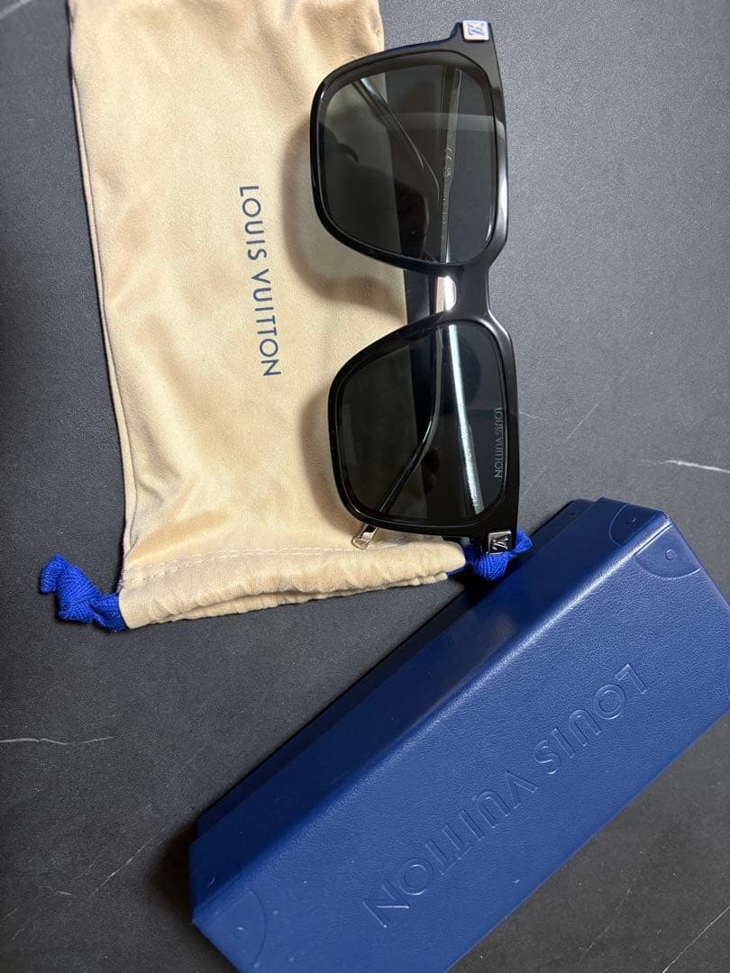 LOUIS VUITTON ブラック サングラス