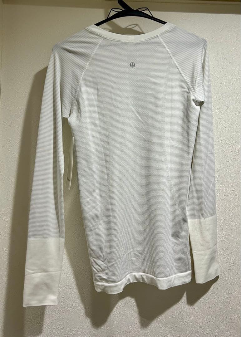新品タグ付き ルルレモン 長袖トップス ホワイトヨガ・トレーニング