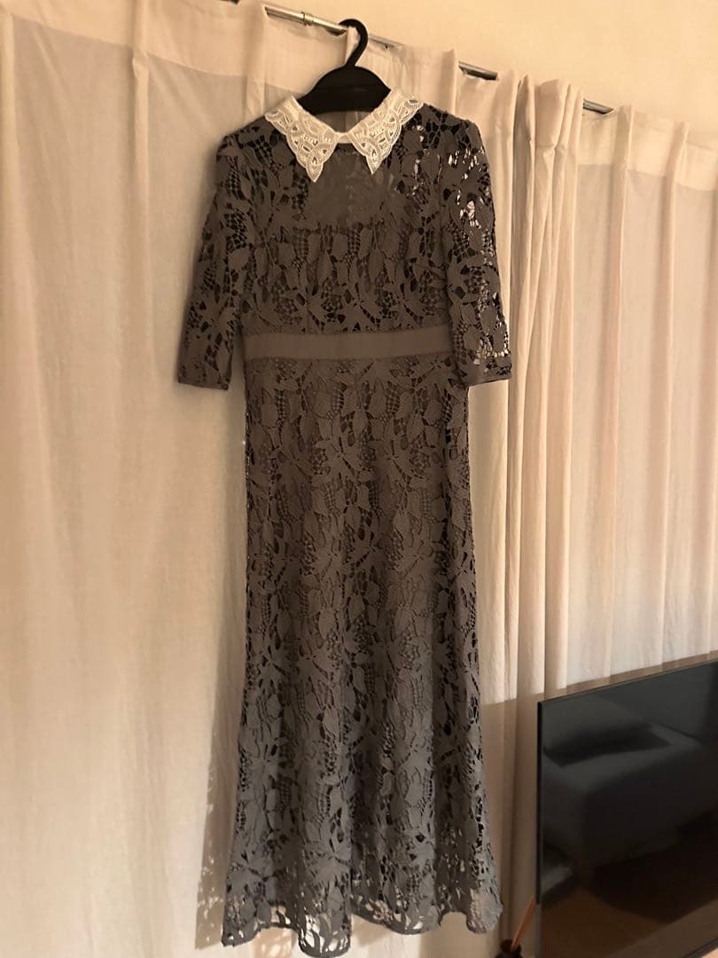 【LEJA】花柄レースビジューカラーAラインドレスワンピース美脚効果結婚式