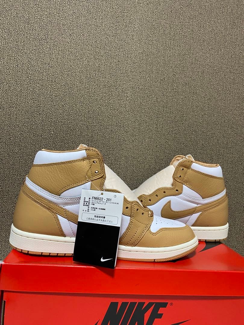 NIKE ナイキ　エアジョーダン1 ハイ　プラリネ　ホワイト　ベージュ　白