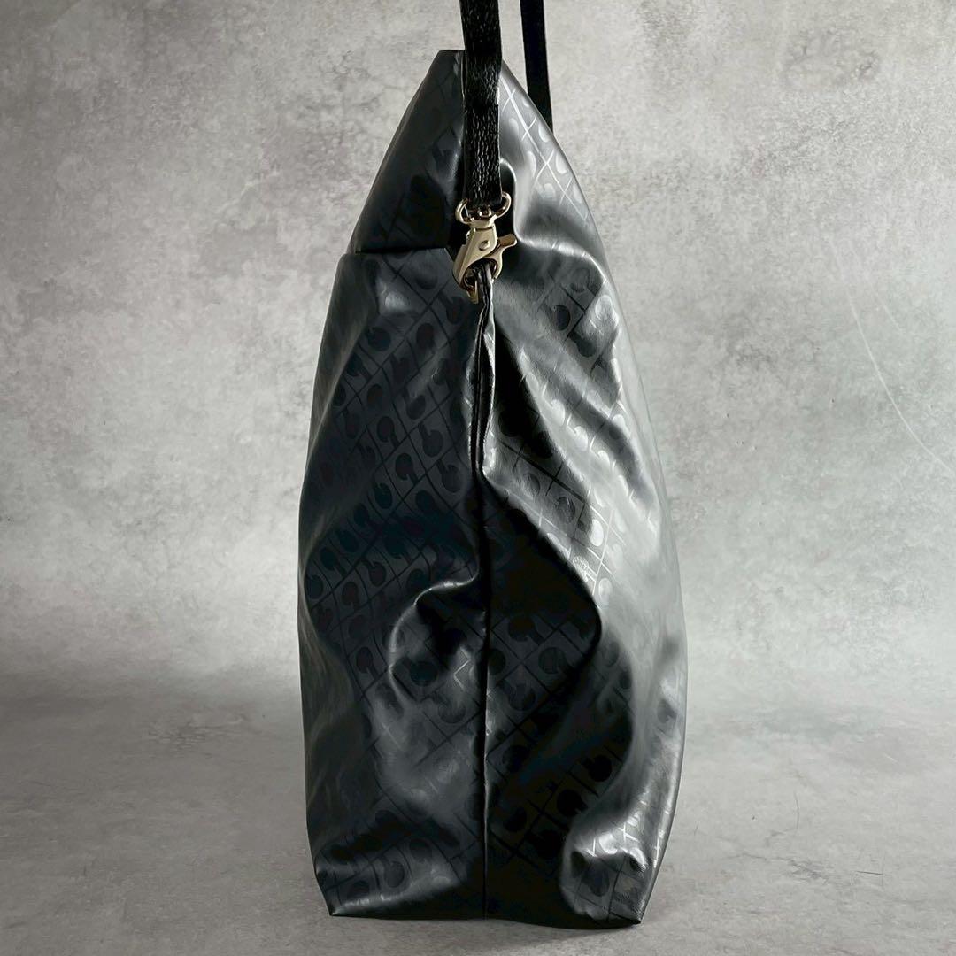 極美品　ゲラルディーニ　ソフティ　ブラック　ショルダーバッグ　斜め掛け　A4収納