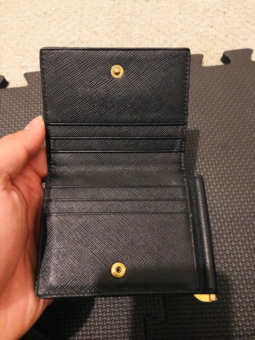 プラダ　マネークリップ　折り財布　ブラック