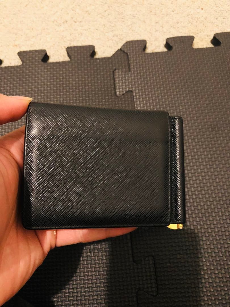 プラダ　マネークリップ　折り財布　ブラック