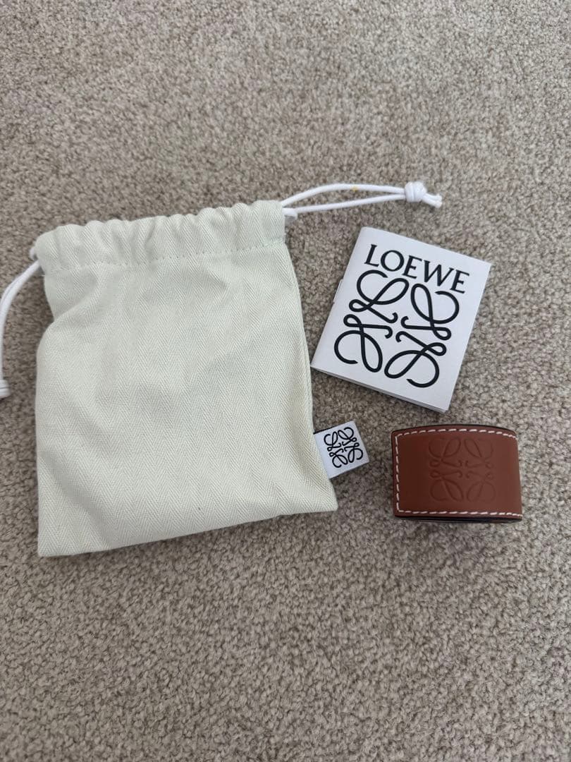 LOEWEロエベ スラップ ブレスレット スモール (カーフ)