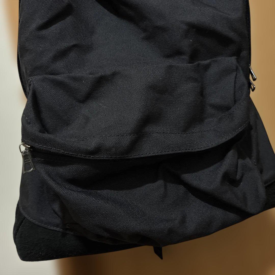 comoli スウェード切替 ブラックバックパック