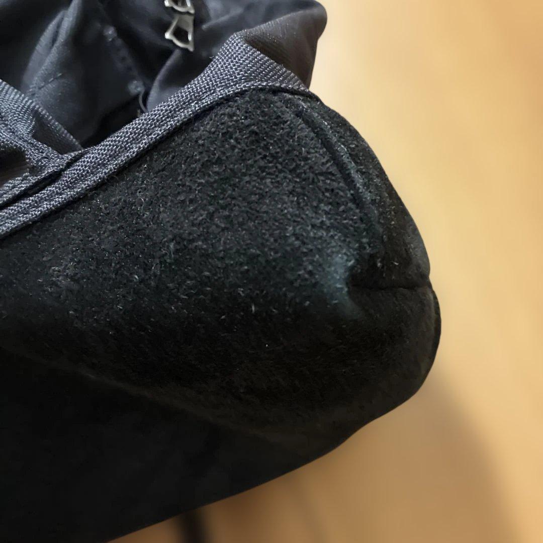 comoli スウェード切替 ブラックバックパック