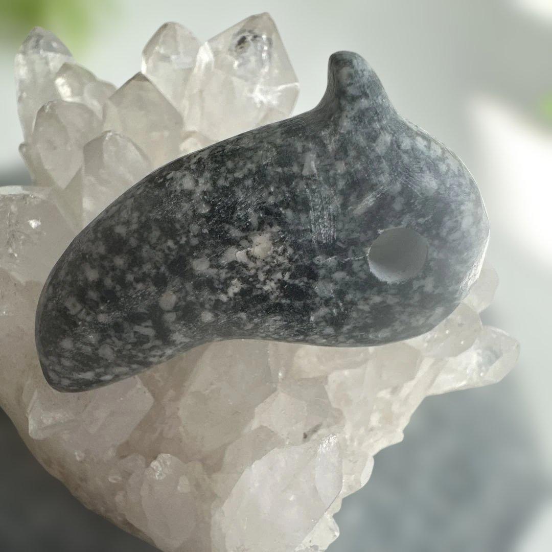 【遠野霊石】高波動勾玉　獣形勾玉(三ノ型) 角の生えた勾玉　一角獣