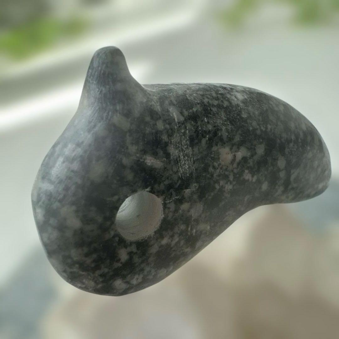 【遠野霊石】高波動勾玉　獣形勾玉(三ノ型) 角の生えた勾玉　一角獣