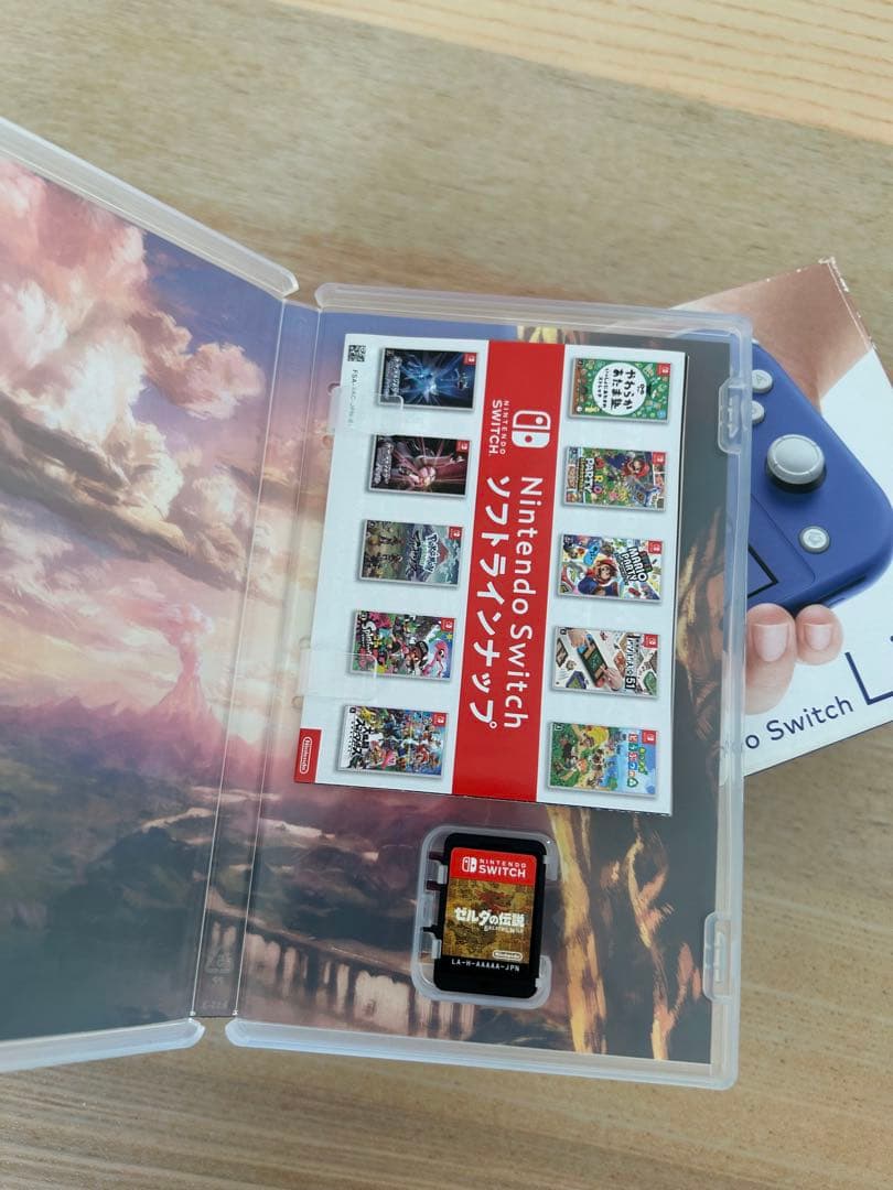 ニンテンドースイッチライト(ゼルダの伝説ブレスオブザワイルドのソフト付き)