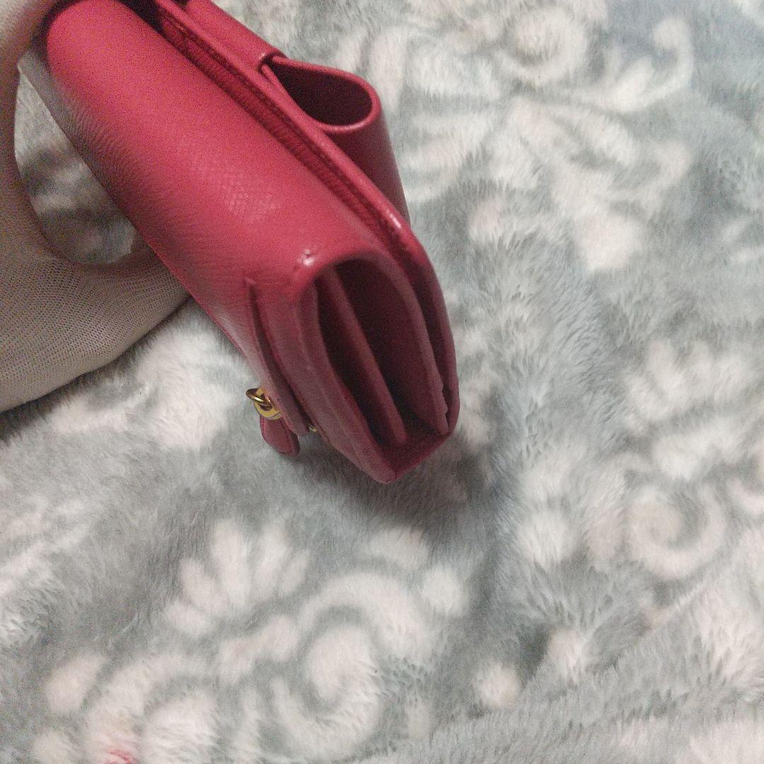 PRADAサフィアーノ レザーリボン付き 長財布 レッド系