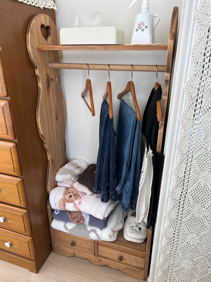 tmhp　ハート型クリ抜き木製ハンガーラックキャスター付き