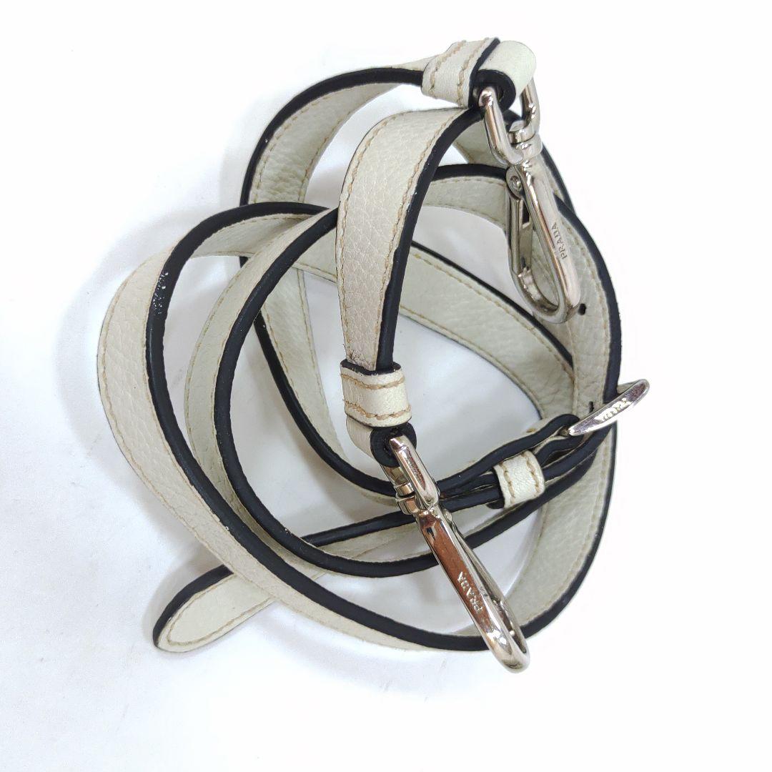 プラダ トートバッグ 2way ショルダー レザー A4可 肩掛け 白 ギャラ付