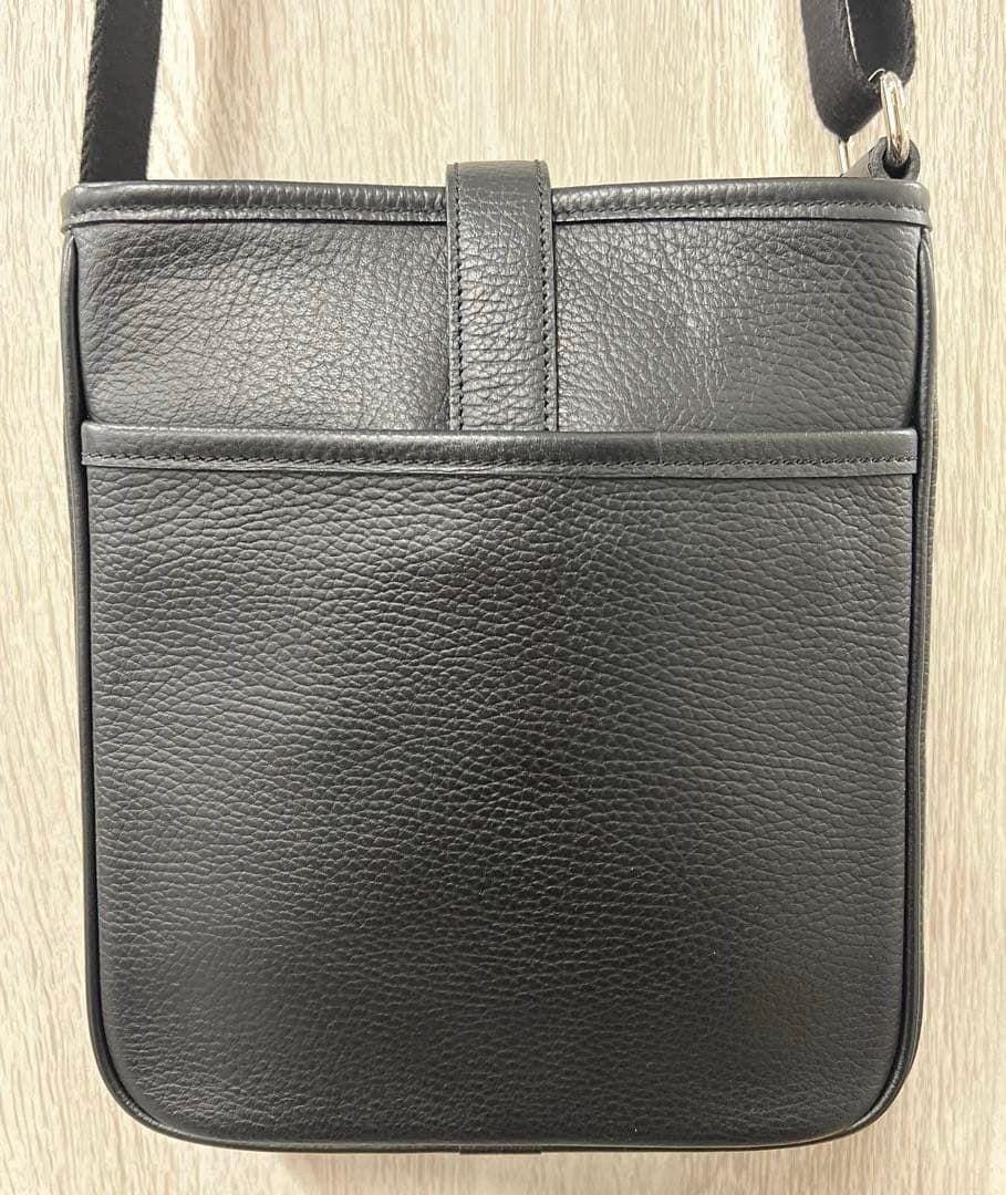 美品　バーバリー　ショルダーバッグ　斜め掛け　レザー　ブラック　レディース