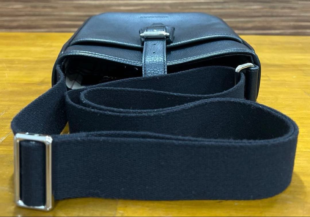 美品　バーバリー　ショルダーバッグ　斜め掛け　レザー　ブラック　レディース