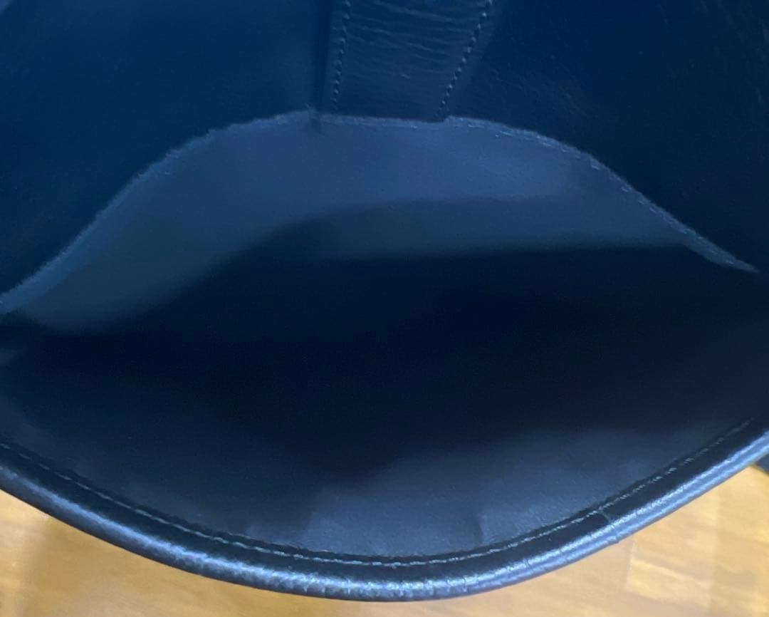 美品　バーバリー　ショルダーバッグ　斜め掛け　レザー　ブラック　レディース