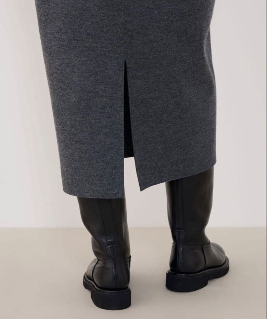 ✴︎2/7まで限定大幅値下げ✴︎GALERIE VIE ミドルスムースVネックワンピ