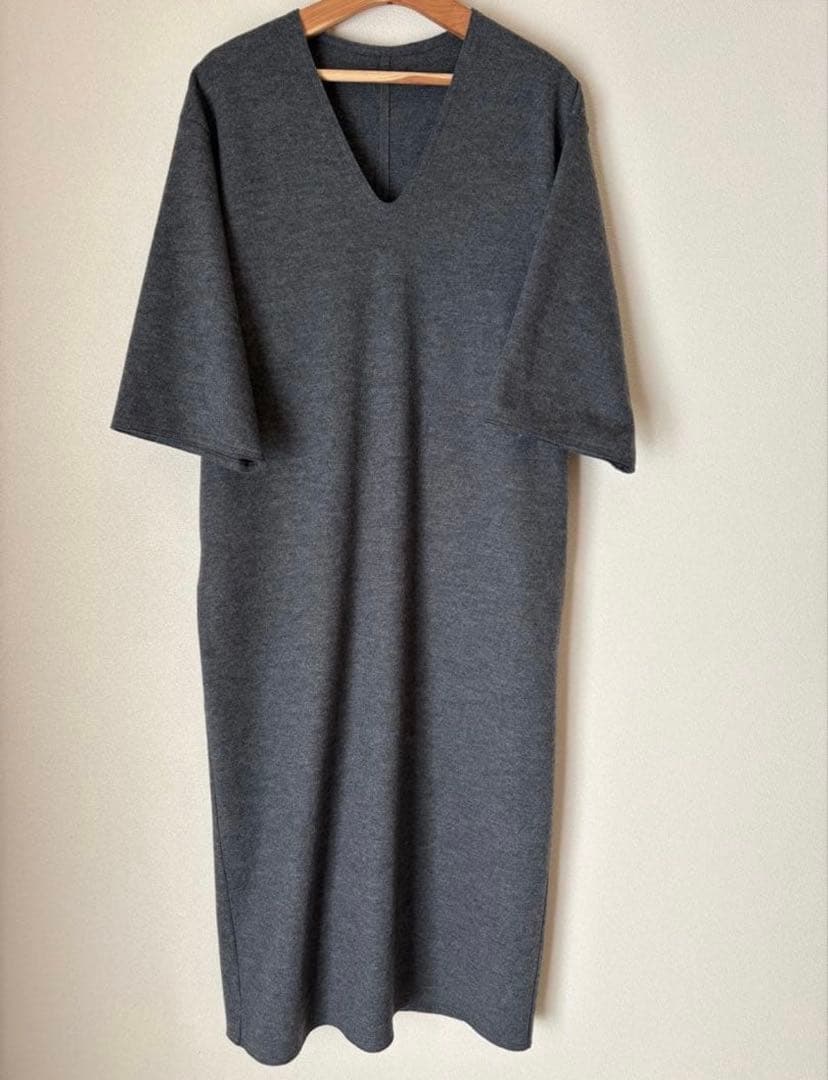 ✴︎2/7まで限定大幅値下げ✴︎GALERIE VIE ミドルスムースVネックワンピ