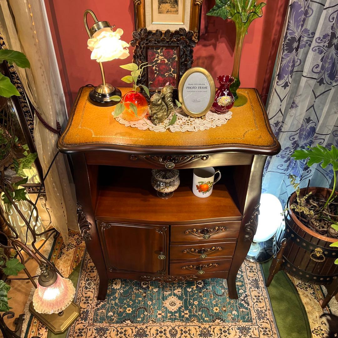 レザートップ　猫脚　アクセントホールキャビネット