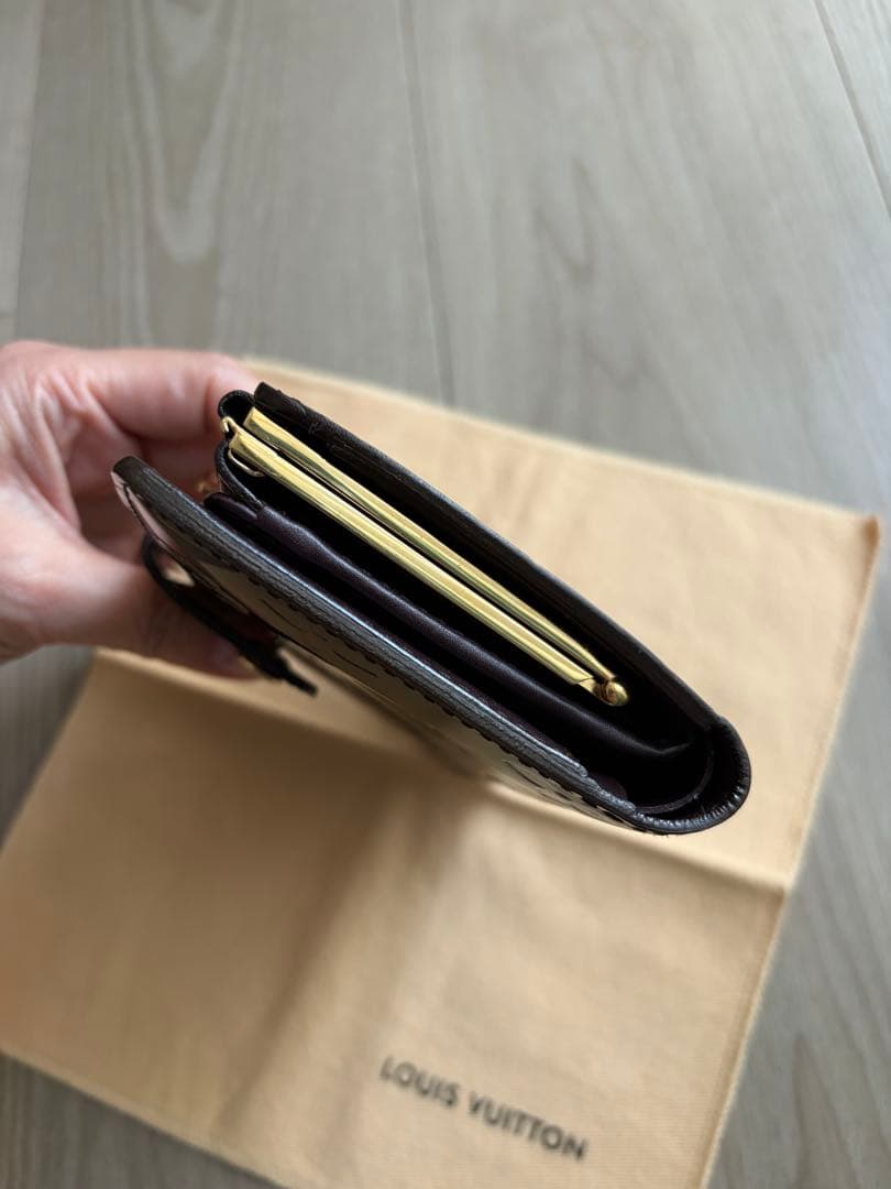 ルイヴィトン ヴィエノワ モノグラム ヴェルニ 折り財布