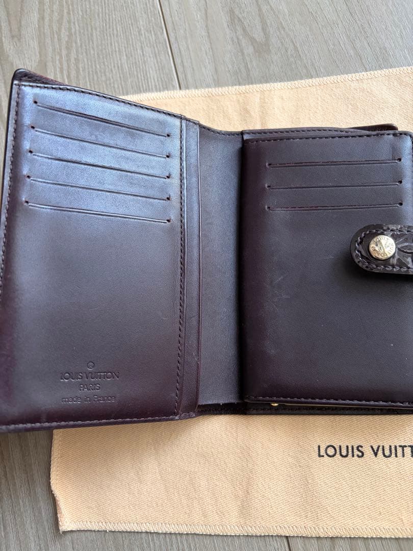 ルイヴィトン ヴィエノワ モノグラム ヴェルニ 折り財布
