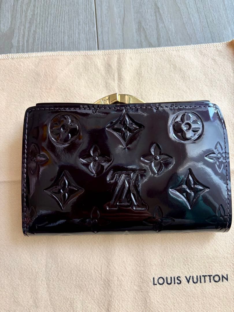 ルイヴィトン ヴィエノワ モノグラム ヴェルニ 折り財布