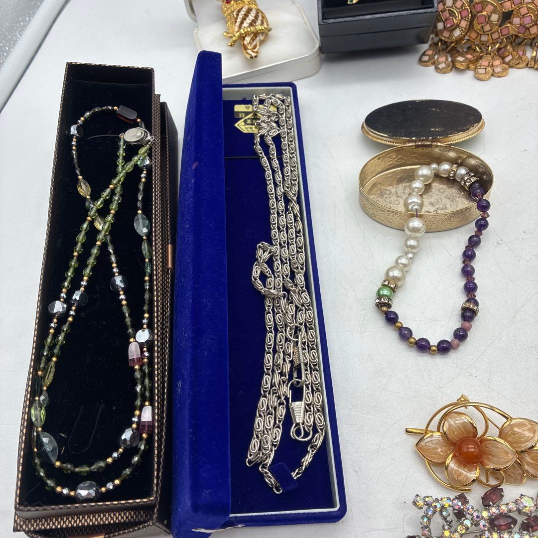 L*e様 アクセサリー　まとめ　ジュエリーBOX ネックレス　ブローチ　指輪
