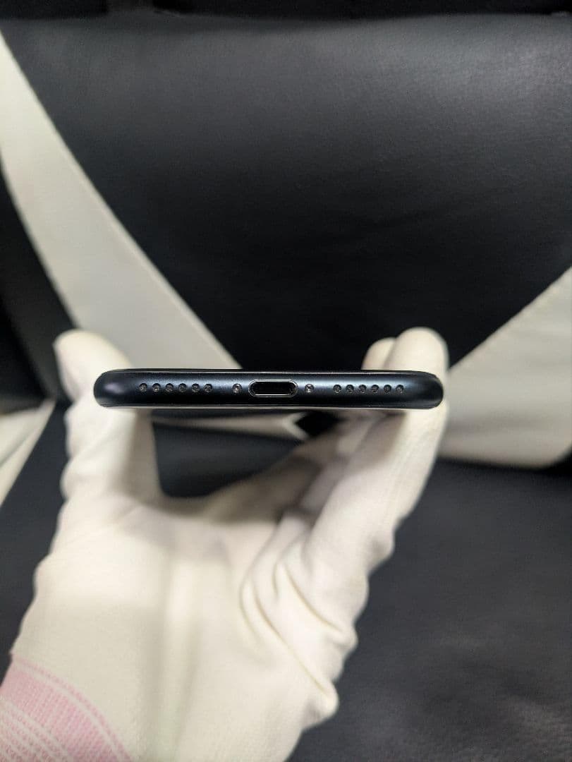 iPhone　se3 第3世代　64gb SIMフリー　黒　ブラック　63