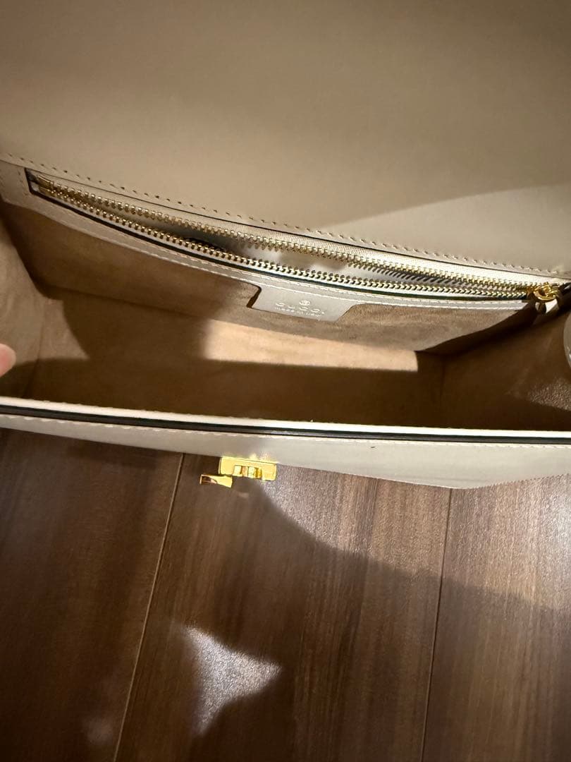 ［美品］GUCCI ホワイト ショルダーバッグ