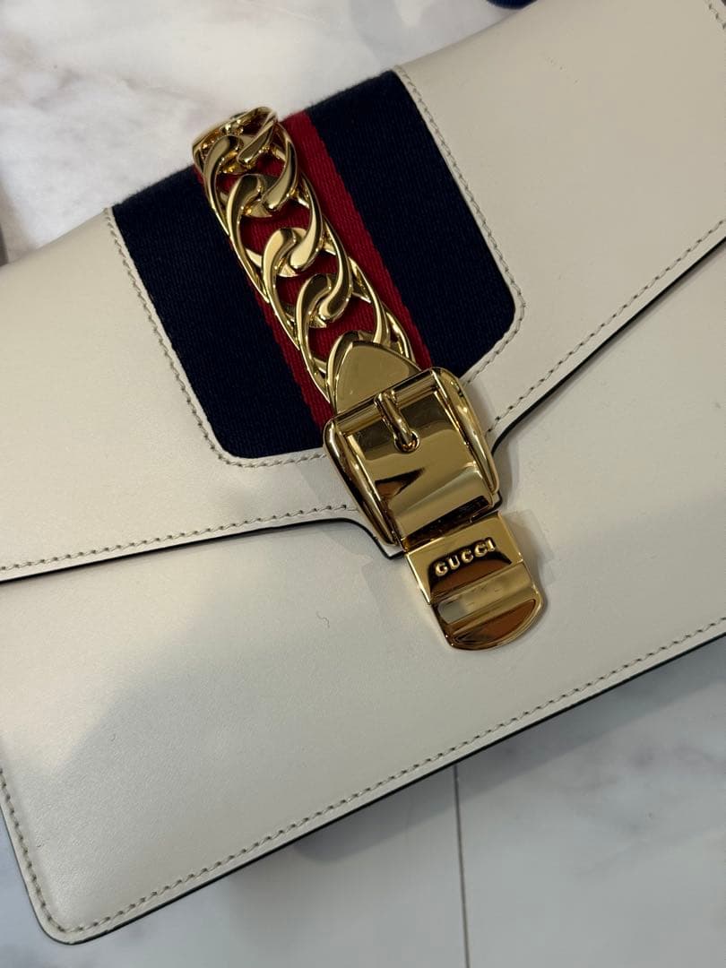 ［美品］GUCCI ホワイト ショルダーバッグ