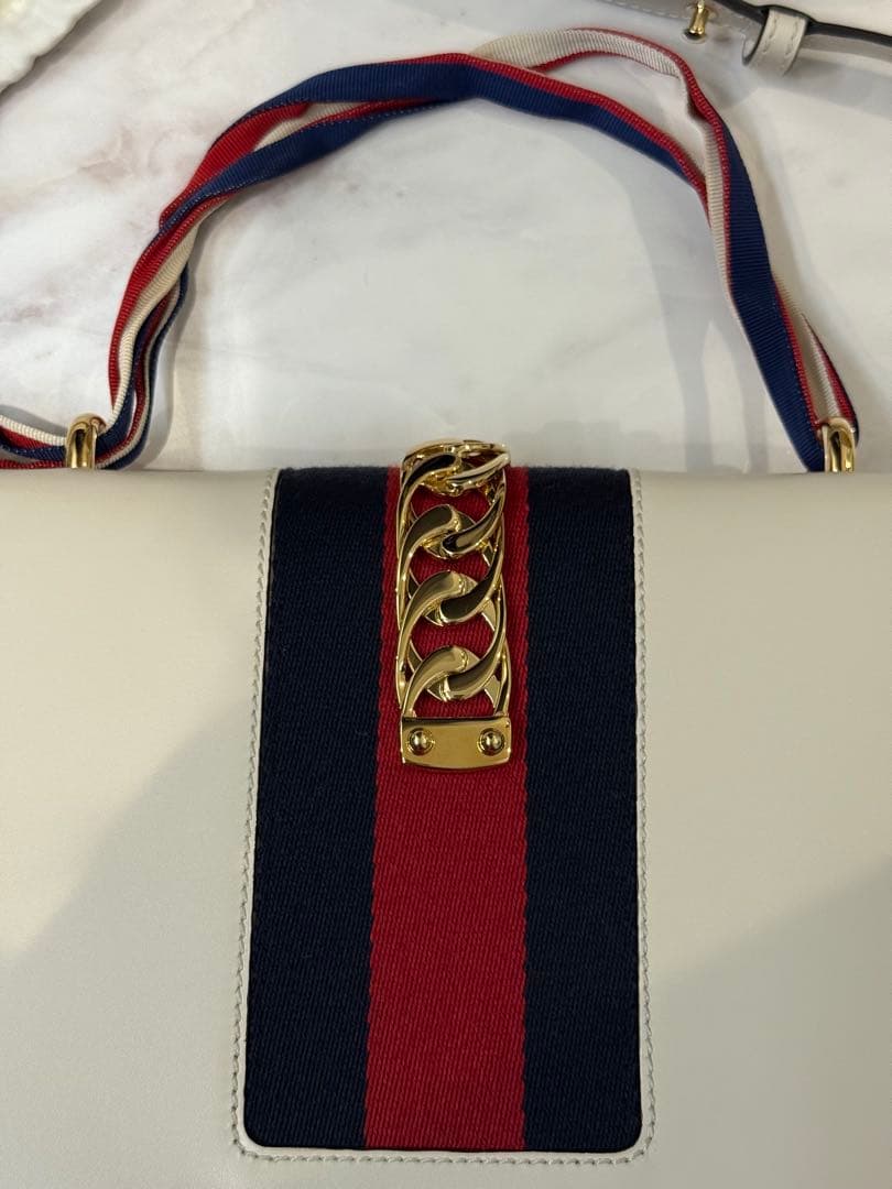 ［美品］GUCCI ホワイト ショルダーバッグ