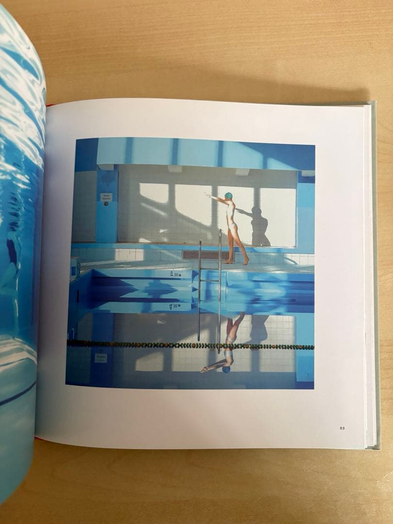 アート・デザイン・音楽 Swimming Pool Maria Savarbova