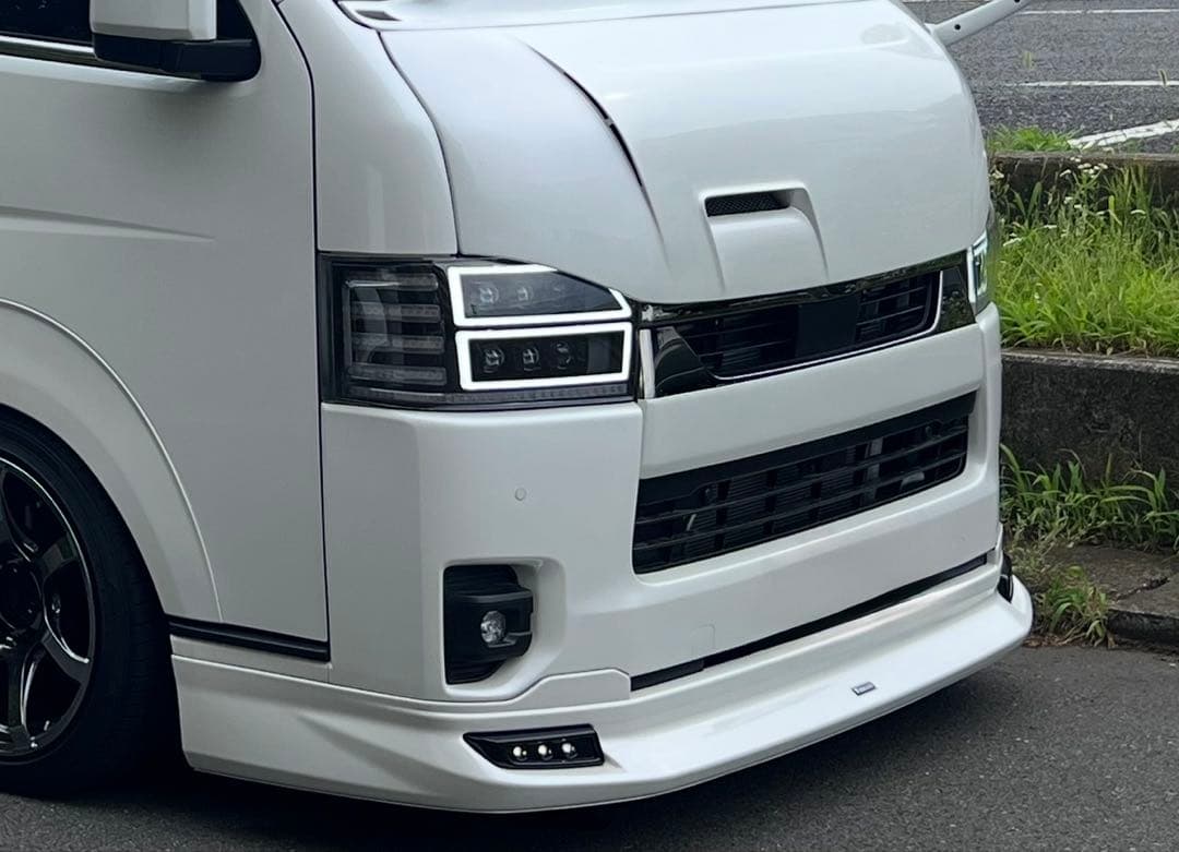 ハイエース　ヴァレンティValenti 6眼ヘッドライト　超美品！付属品未使用！