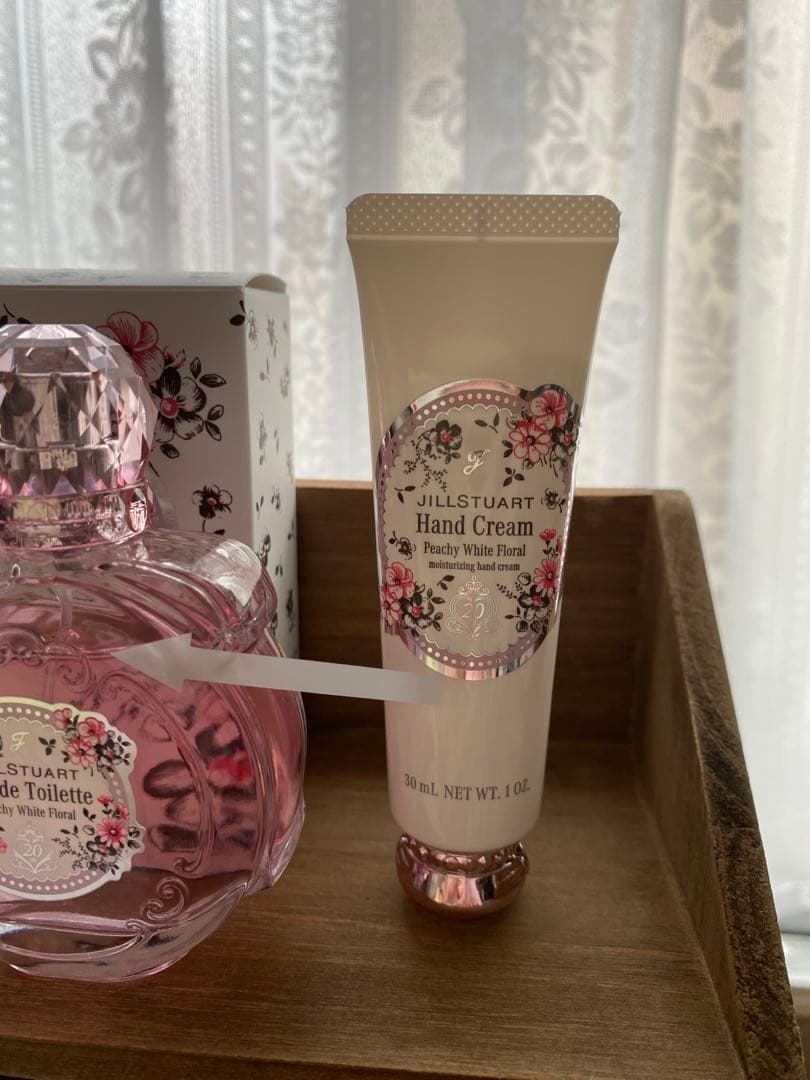 ジルスチュアート20thピーチーホワイトフローラルオードトワレ&ハンドクリーム