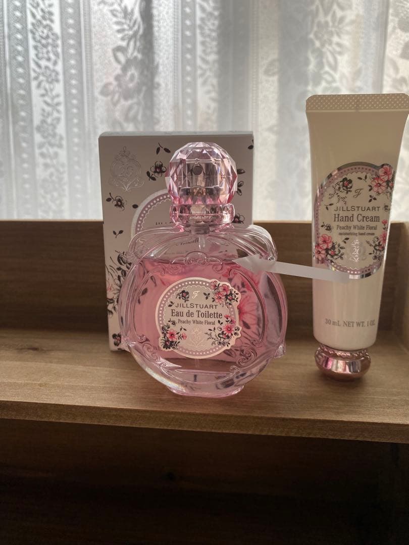 ジルスチュアート20thピーチーホワイトフローラルオードトワレ&ハンドクリーム