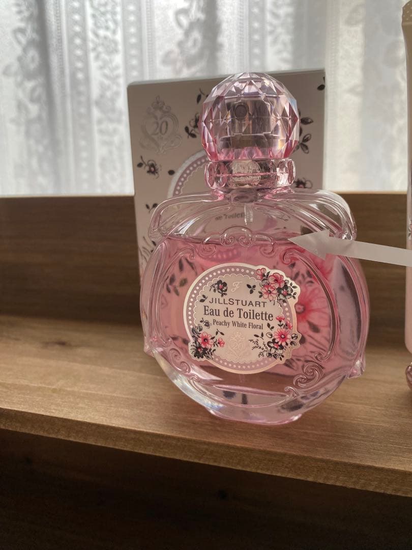 ジルスチュアート20thピーチーホワイトフローラルオードトワレ&ハンドクリーム