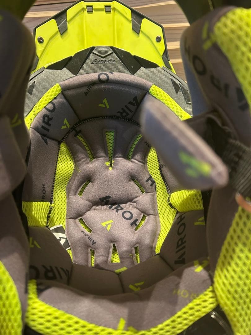 AIROH アイロー　オフロード　ヘルメット　モタード　twist2