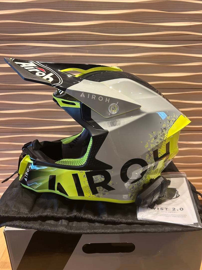 AIROH アイロー　オフロード　ヘルメット　モタード　twist2