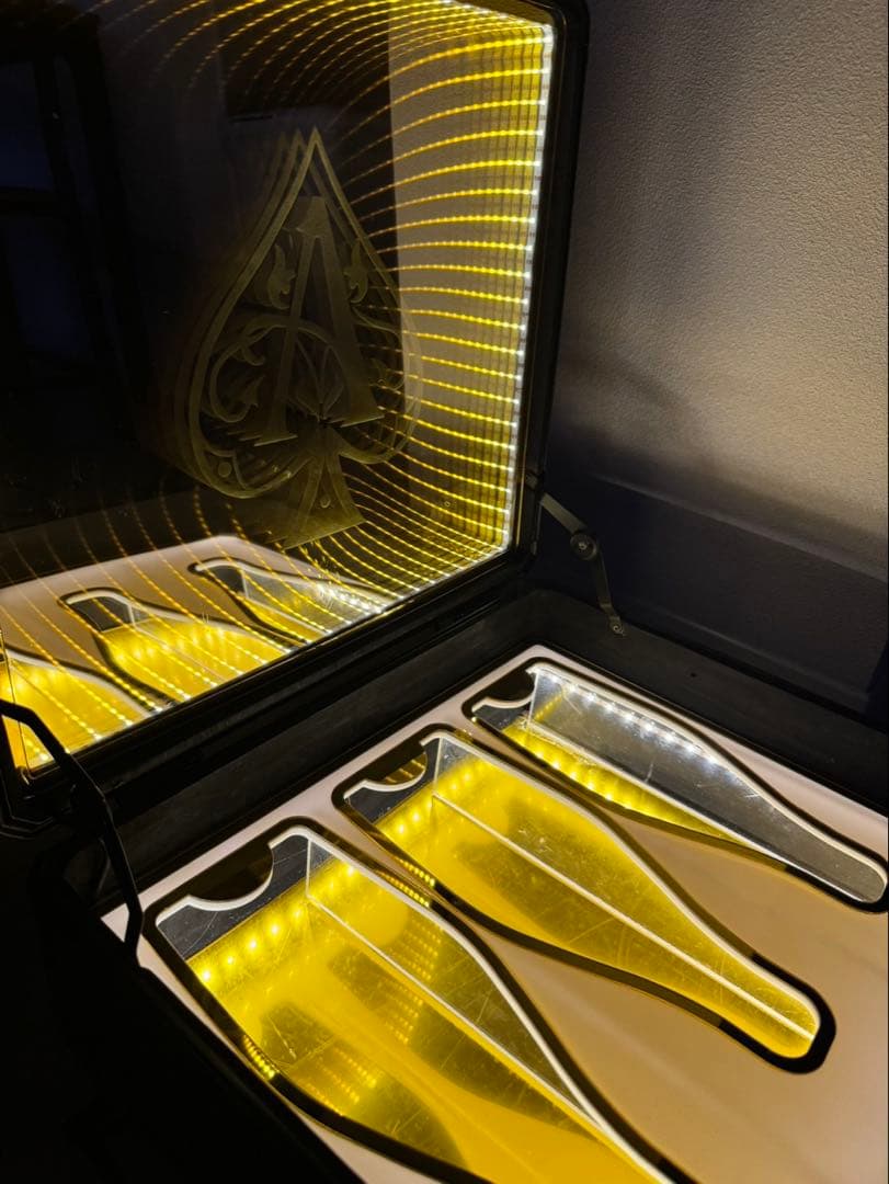 ！アルマンドLEDアタッシュケース！3本収納可能