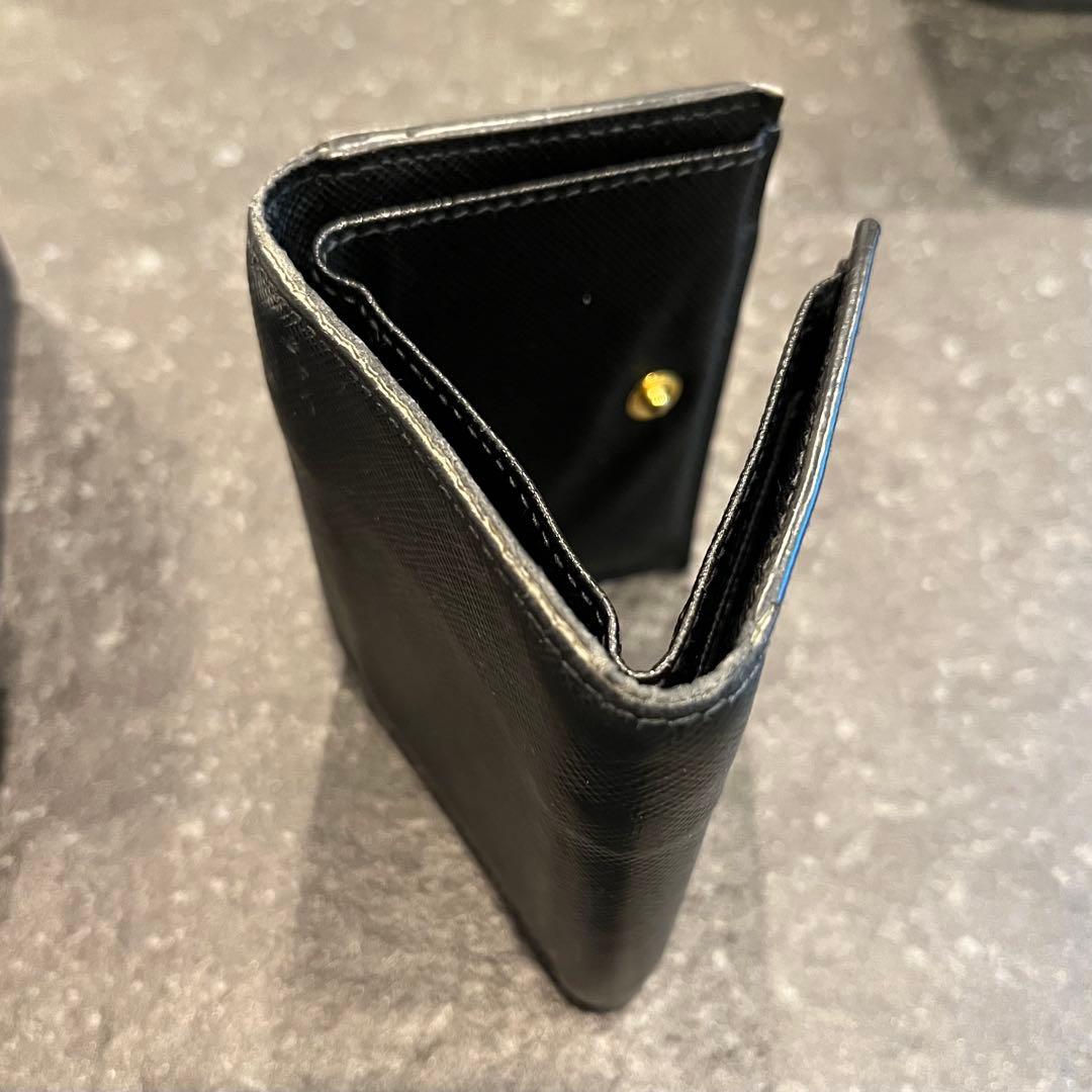 PRADA ブラック 三つ折り財布 サフィアーノレザー