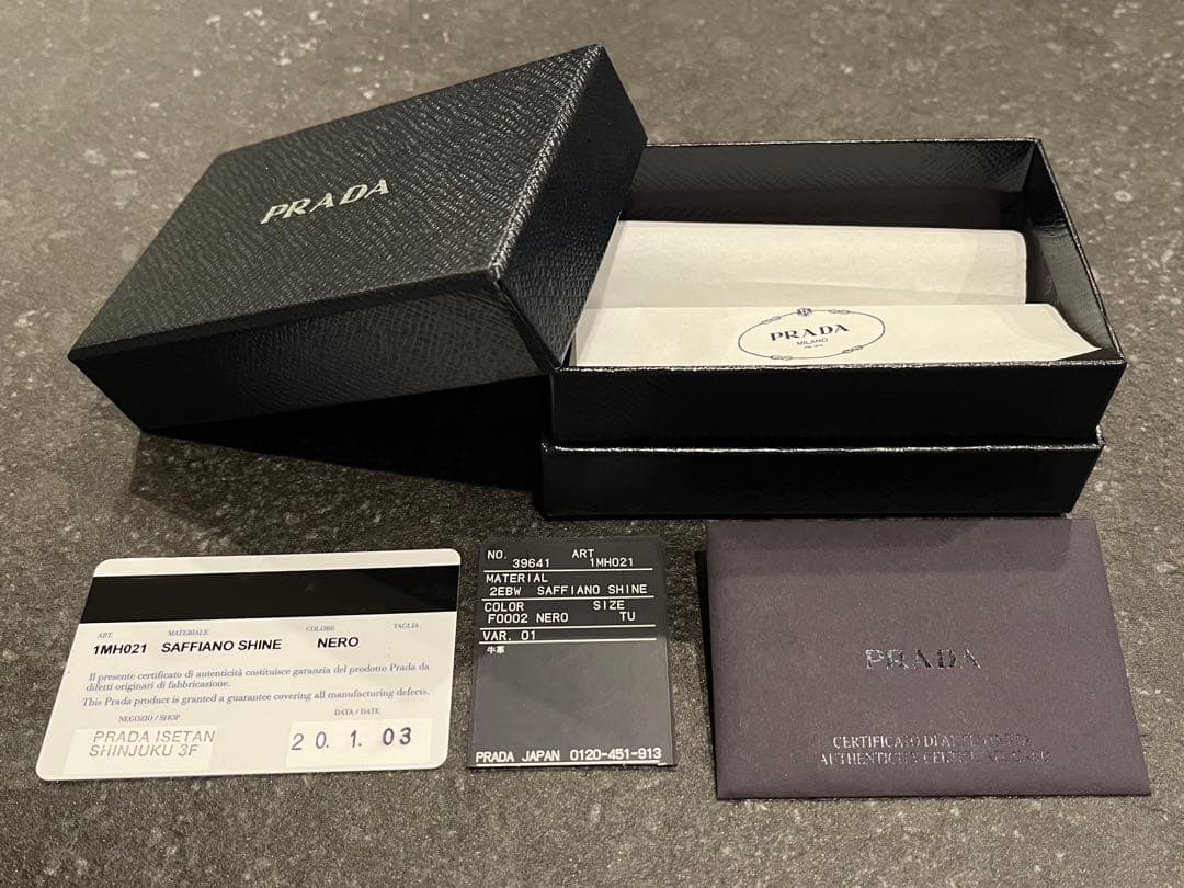 PRADA ブラック 三つ折り財布 サフィアーノレザー