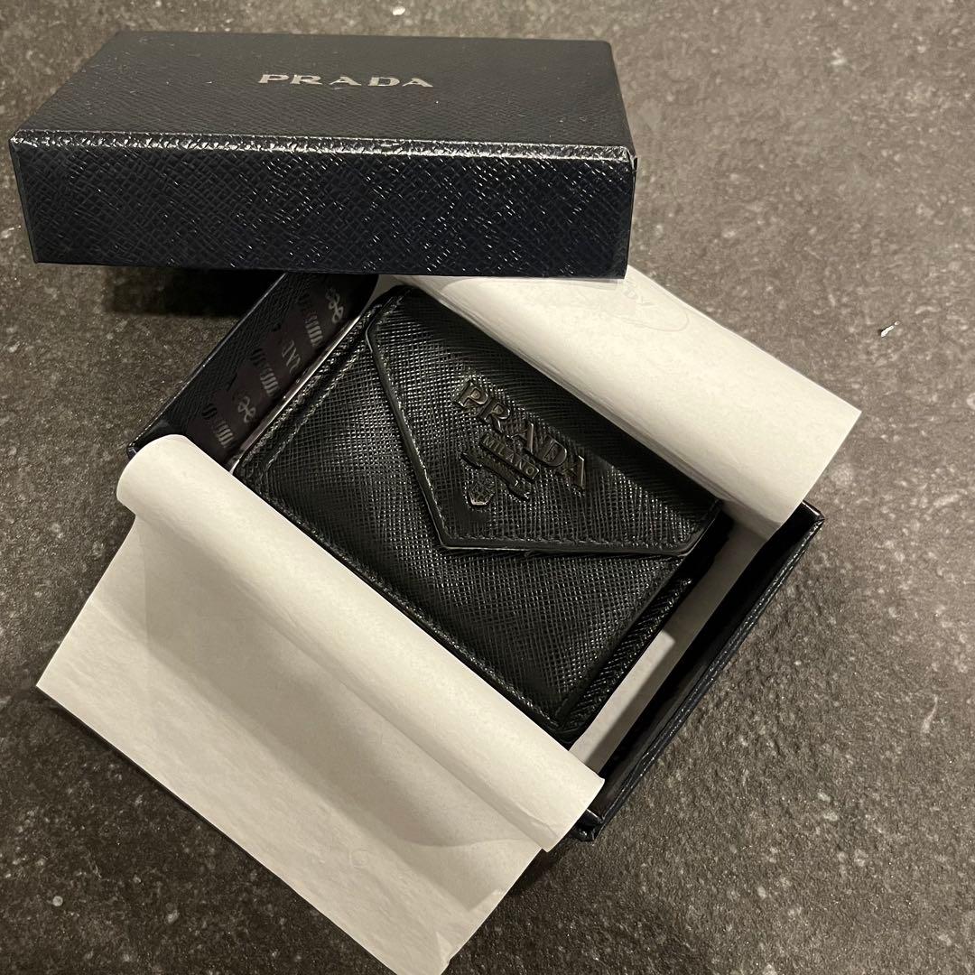 PRADA ブラック 三つ折り財布 サフィアーノレザー