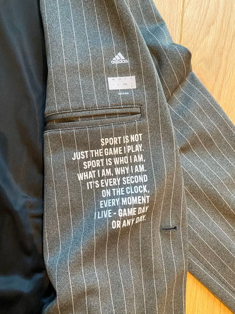 adidas カジュアルスーツ　ストライプ　グレー