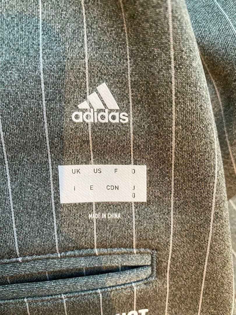 adidas カジュアルスーツ　ストライプ　グレー