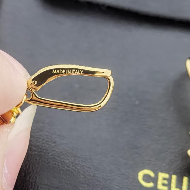 CELINE トリオンフモチーフ ピアス